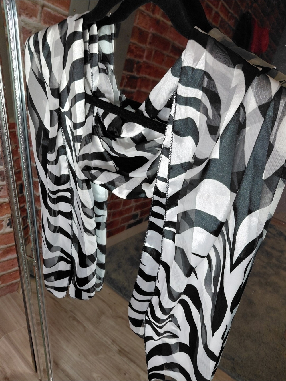 ZEBRA SCARF LOVERS